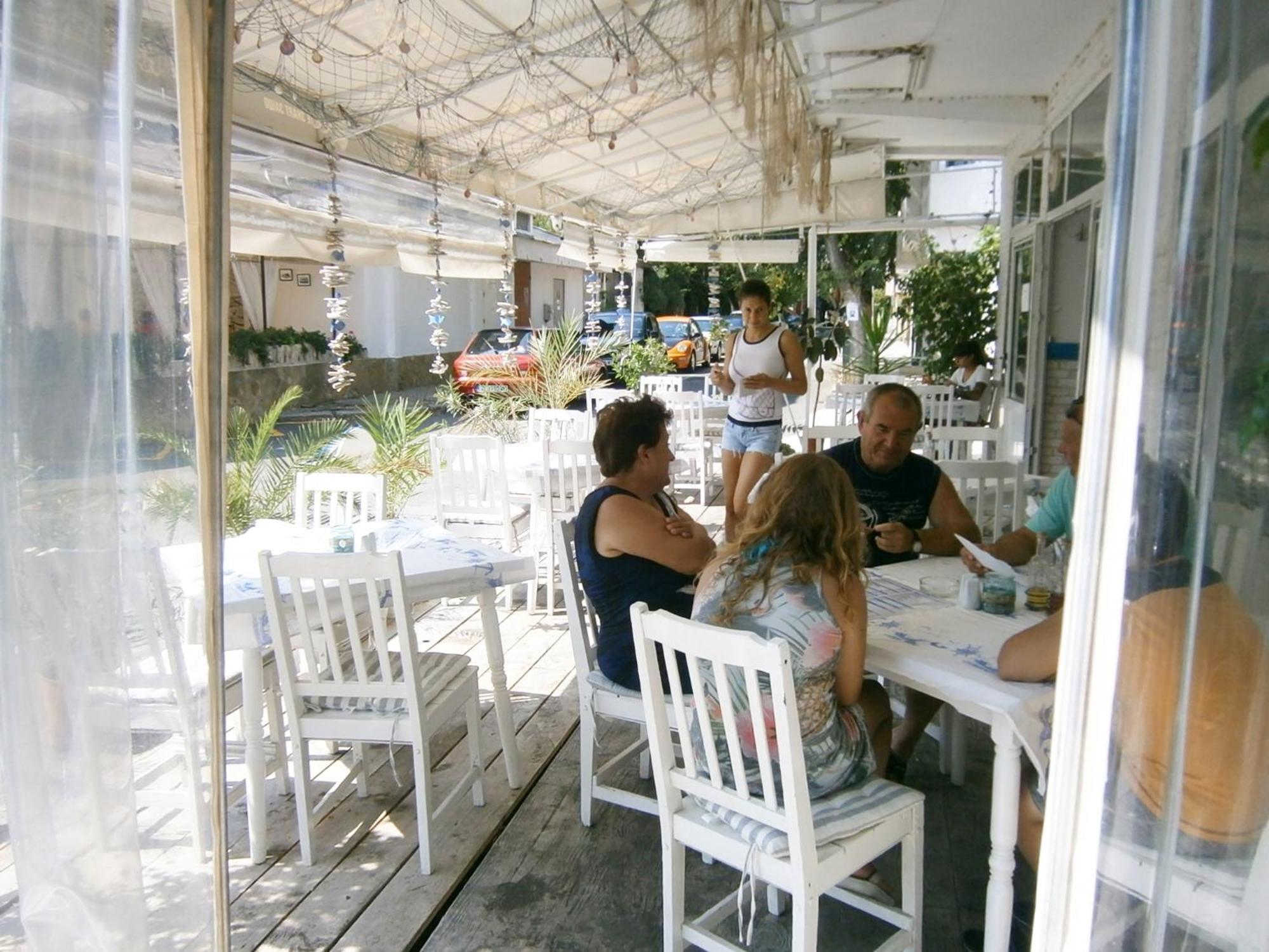 Family Hotel White House Pomorie Bagian luar foto