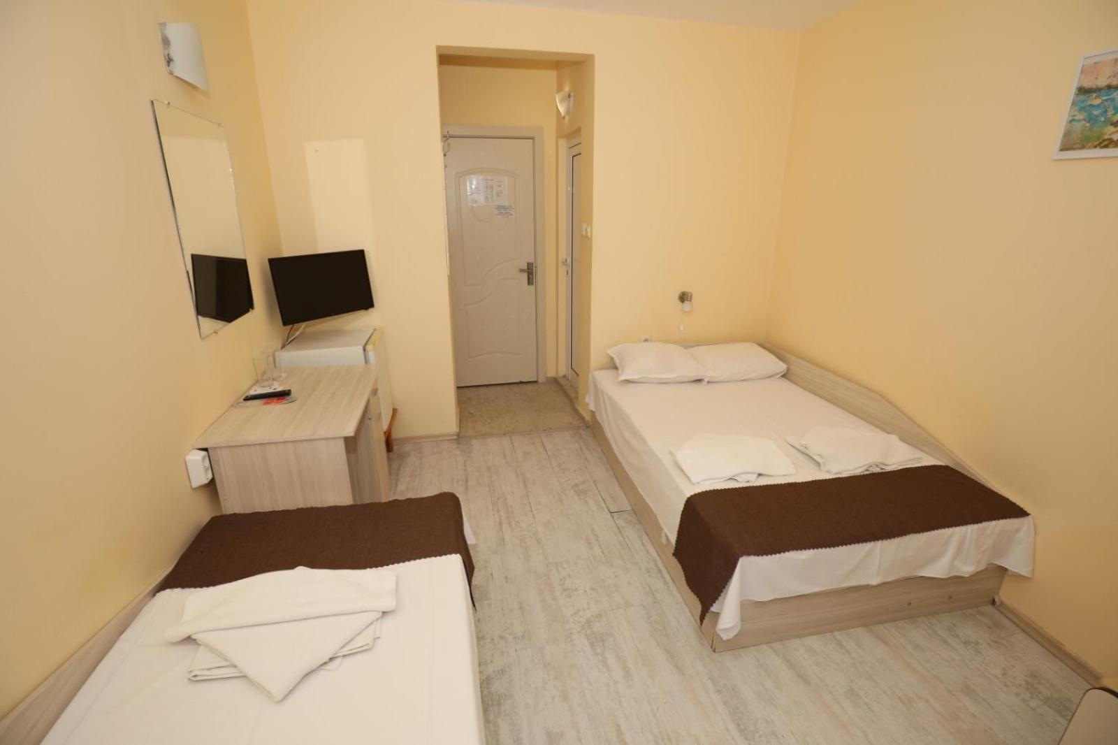 Family Hotel White House Pomorie Bagian luar foto