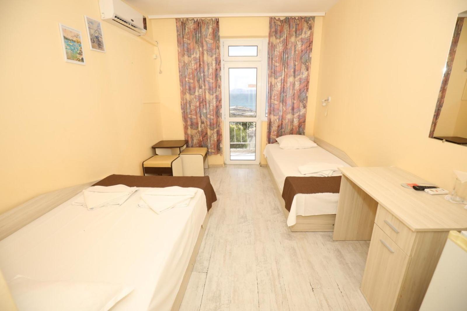 Family Hotel White House Pomorie Bagian luar foto