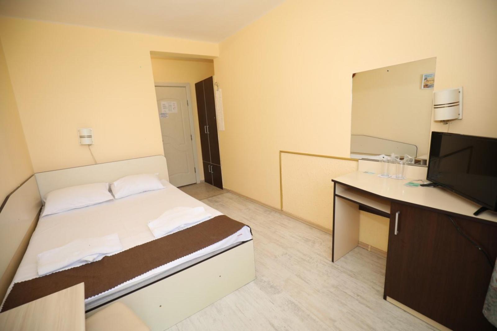 Family Hotel White House Pomorie Bagian luar foto