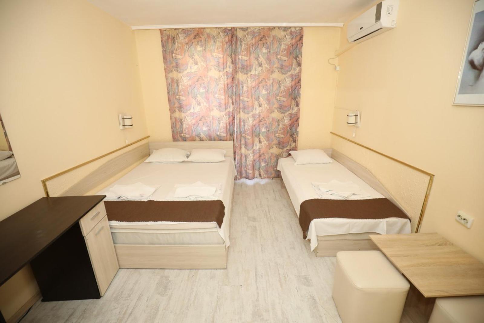 Family Hotel White House Pomorie Bagian luar foto
