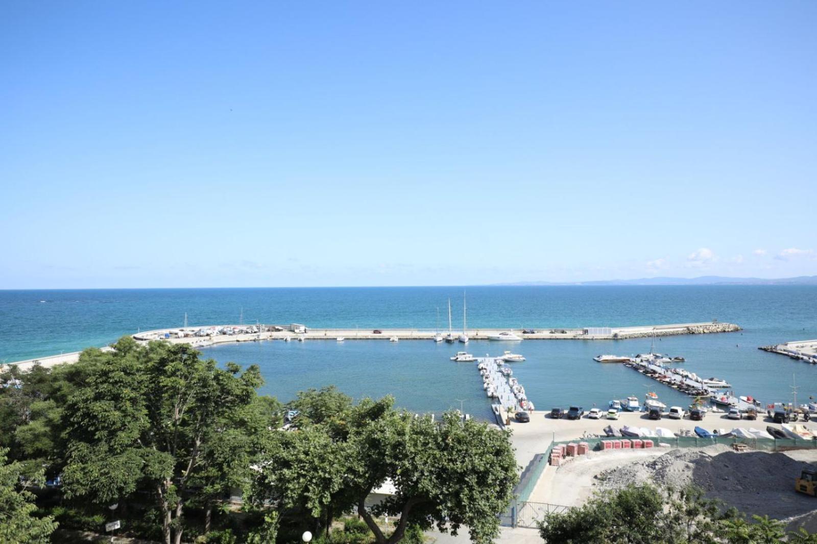 Family Hotel White House Pomorie Bagian luar foto