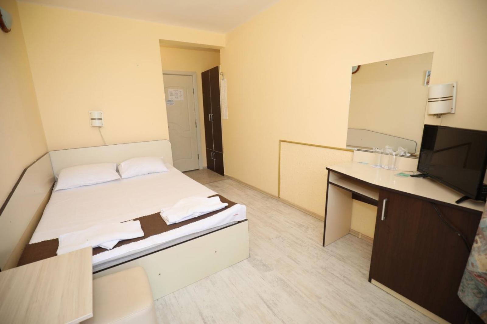 Family Hotel White House Pomorie Bagian luar foto